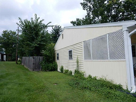 3rd image of 1587 E Southdowns Dr