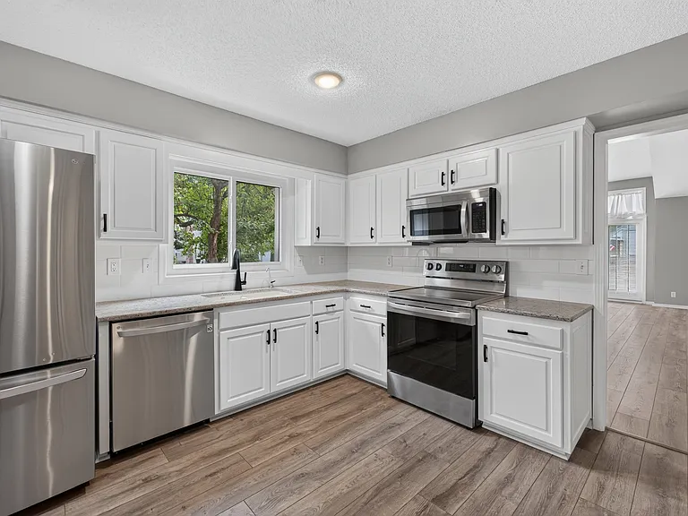 12044 Hemlock St — Photo 21