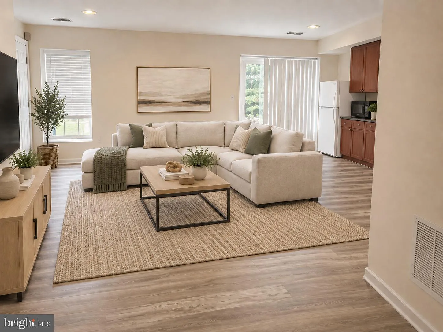 2 bed, 1.0 bath, 3002 sqft, $1,595 — Photo 3