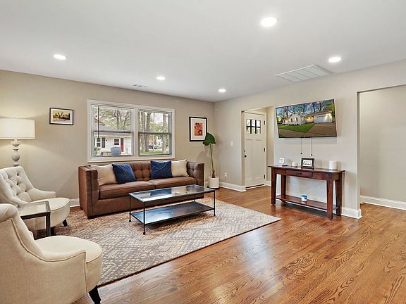 3rd image of 1700 N Linden Ave