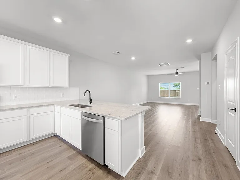 240 Live Oak Ln — Photo 8