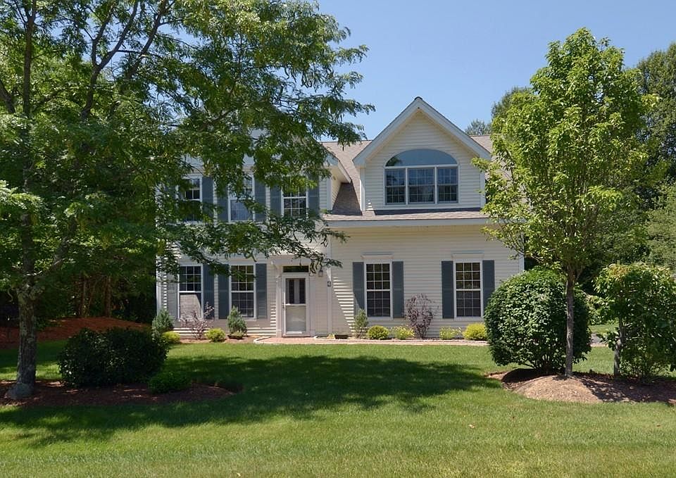 1st image of 4 Beechwood Ln