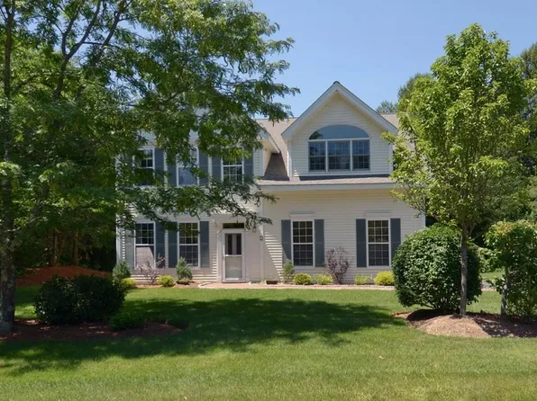4 Beechwood Ln, Southborough, MA 01772