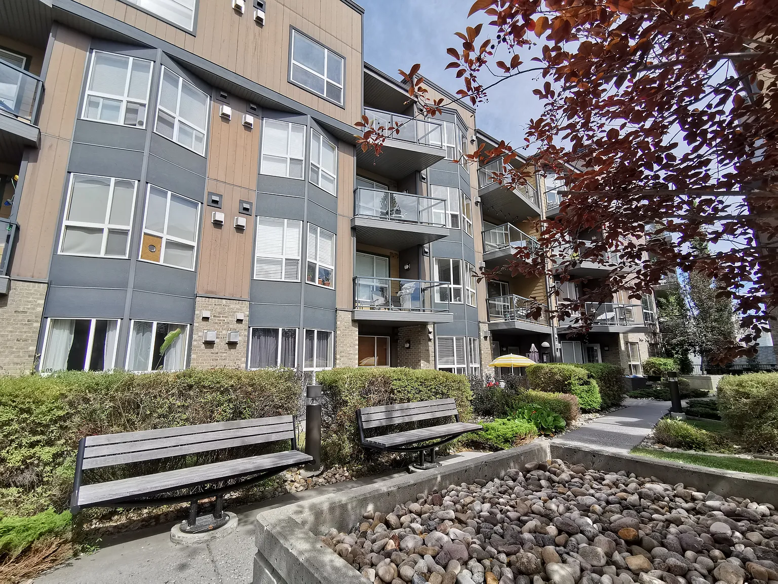 211, 2420 34 Ave SW — Photo 1