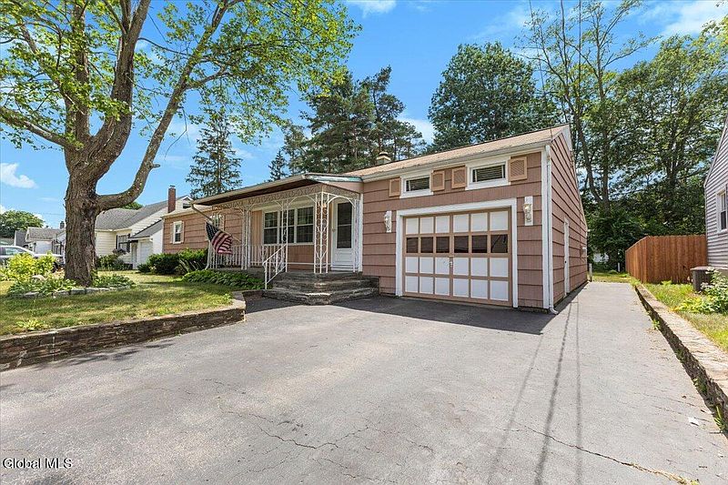 3rd image of 304 Howell Street