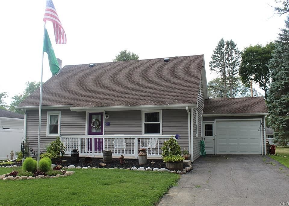 1st image of 40 Laurel Dr