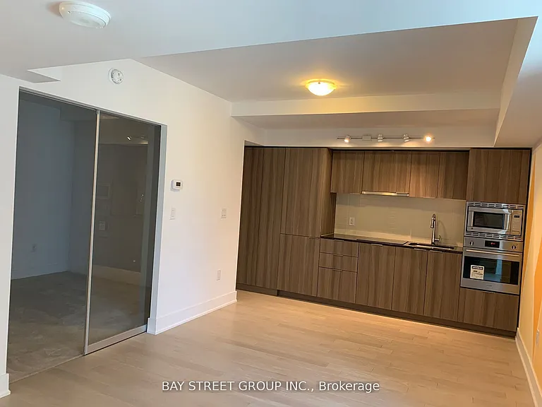 955 Bay St #314 — Photo 3
