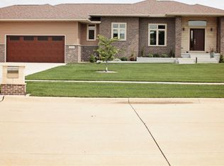 1916 Paloma Pl, Waterloo, IA 50701