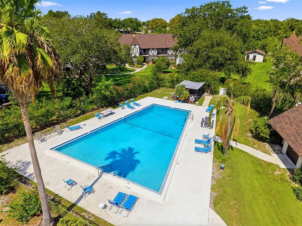 1 bed, 1.0 bath, 550 sqft, $1,600 — Photo 2