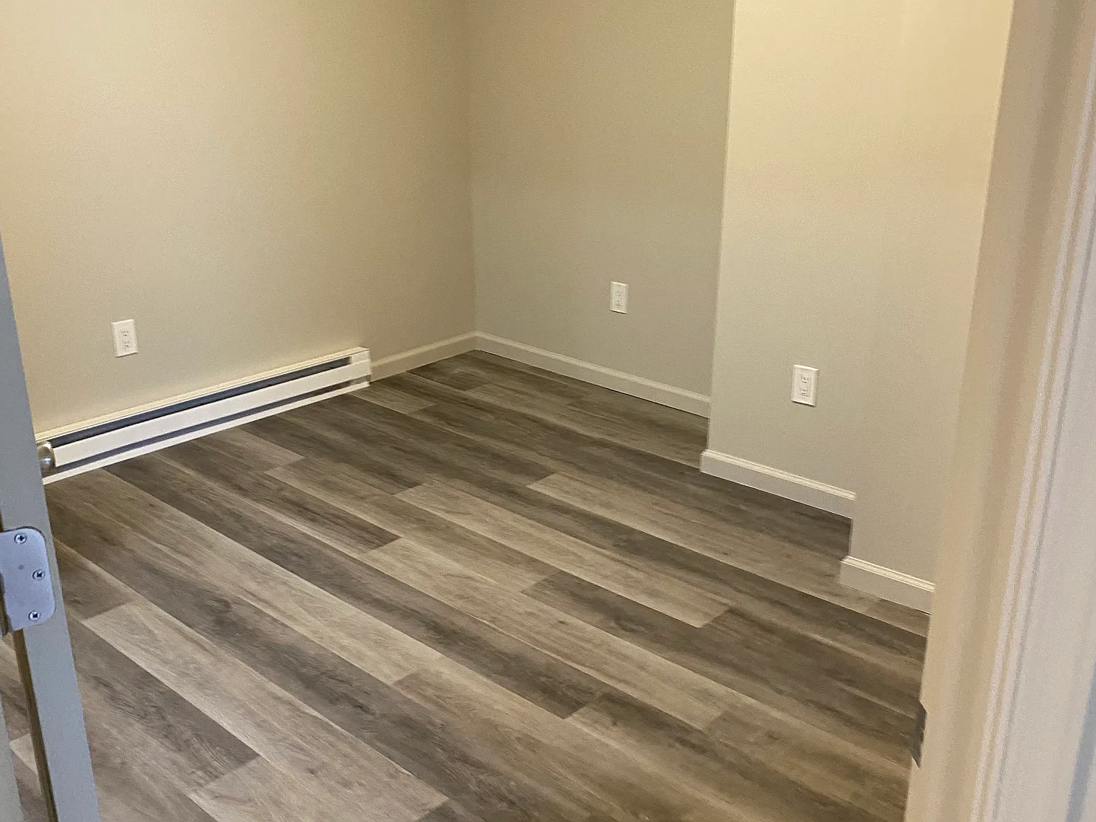 2 bed, 1000 sqft, $1,600 — Photo 3