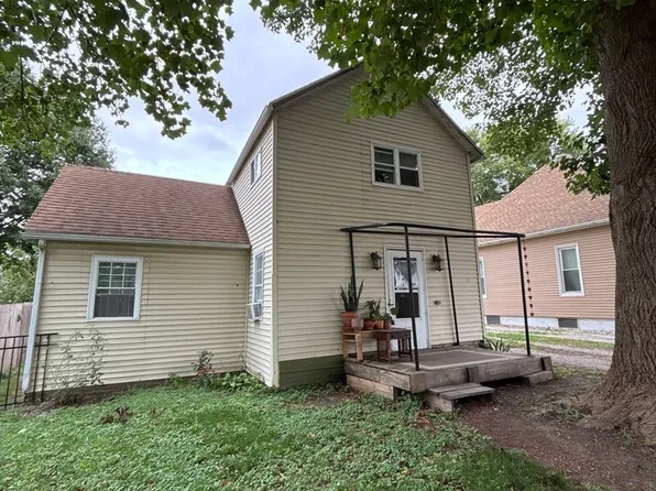 1507 E Washington St, Clinton, IL 61727