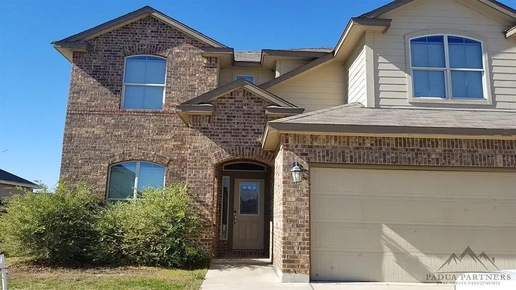 5 bed, 2451 sqft, $2,400 — Photo 1