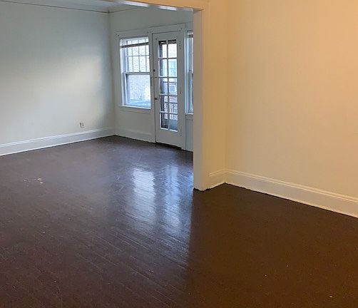 2nd image of 2820 Mayfield Rd #201