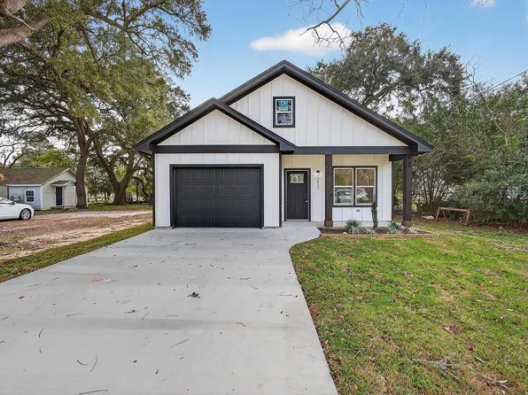 7825 Brighton Dr, Beaumont, TX 77707