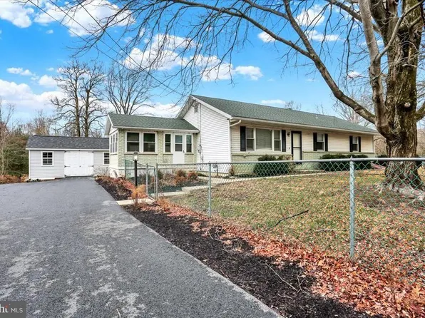 64 Mohrsville Rd, Shoemakersville, PA 19555