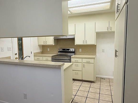 5th image of 208 E 8th St