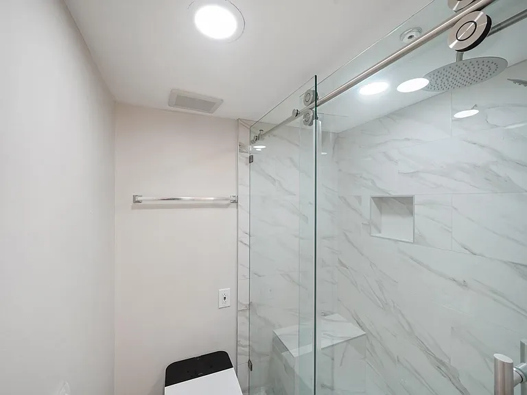 357 N Post Oak Ln #101 — Photo 10