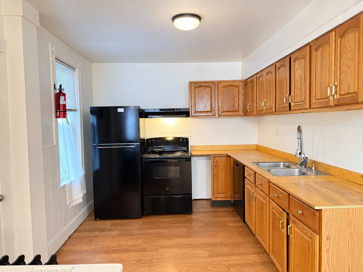 Spacious 3 bedroom Single Family Home in Lancaster City - with Backyard! — Photo 2