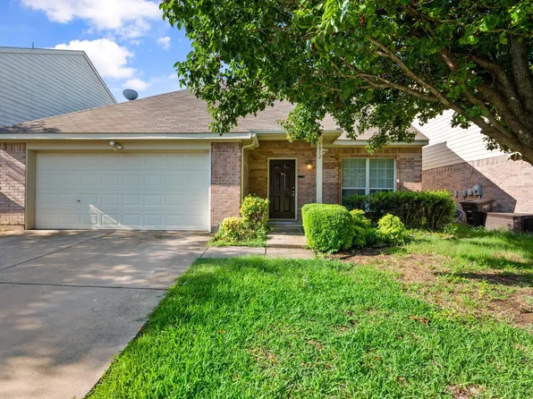 5012 Raymond Dr, Fort Worth, TX 76244