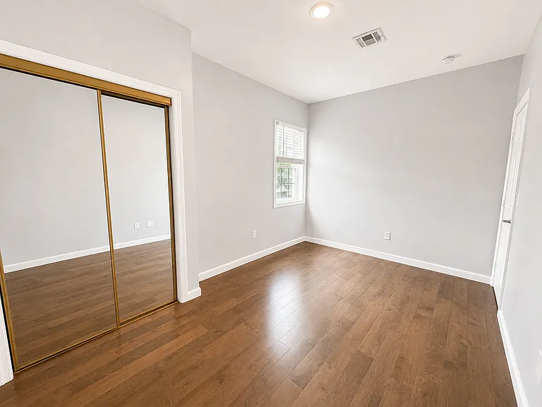 56 E 48th St #2 — Photo 10