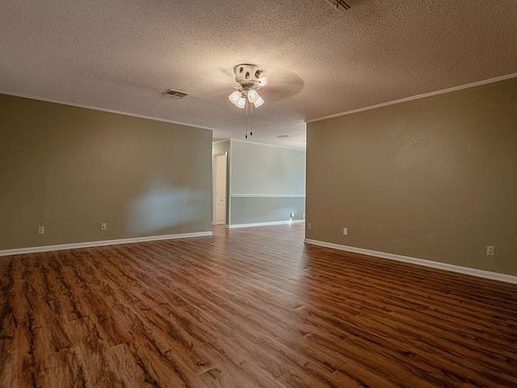 5th image of 703 N Avenue O