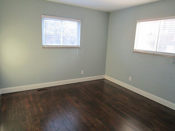 5th image of 6400 Grove Dr