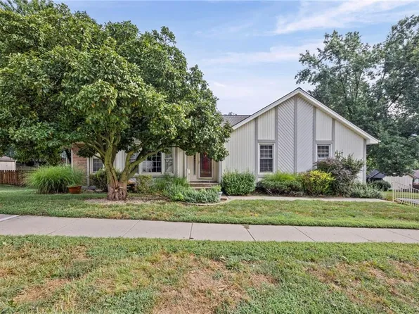 8210 N Virginia Ave, Kansas City, MO 64118