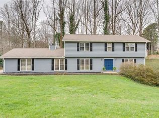 1290 Oakhaven Dr, Roswell, GA 30075