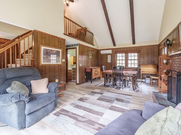 122 Metacomet St, Belchertown, MA 01007