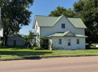 924 D St, Indianola, NE 69034