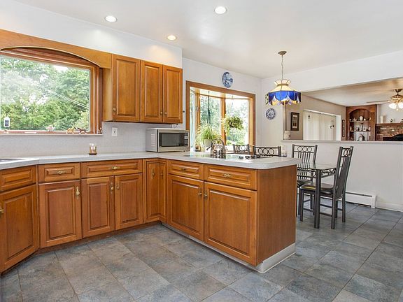 3rd image of 36 Foothill Ln