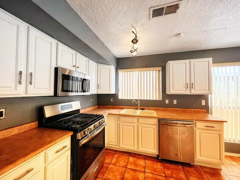 6612 Piedra Quemada Rd NW — Photo 21
