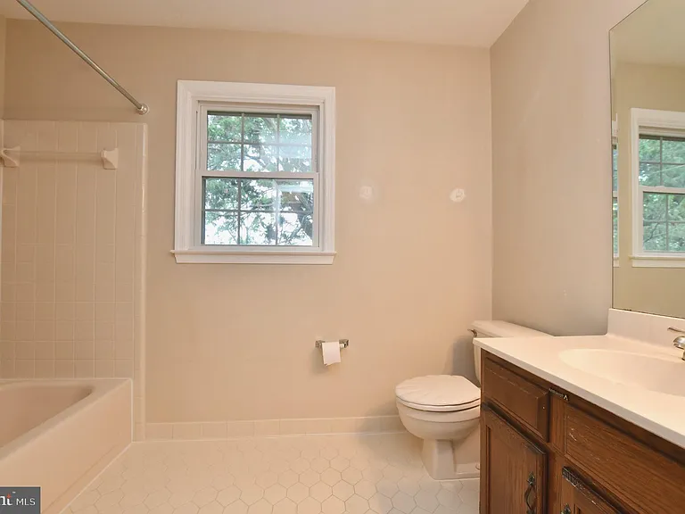 350 Copperfield Ln — Photo 11