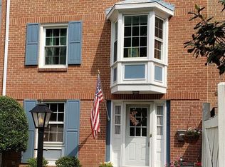 7914 Central Park Cir, Alexandria, VA 22309