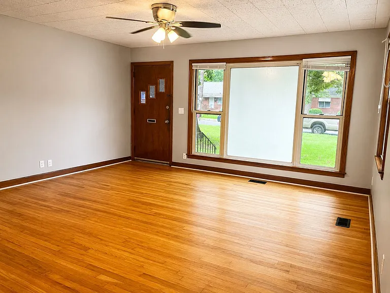 3330 Sharon Dr — Photo 10
