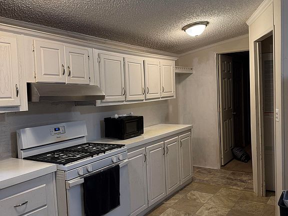 5th image of 22028 Dubois St