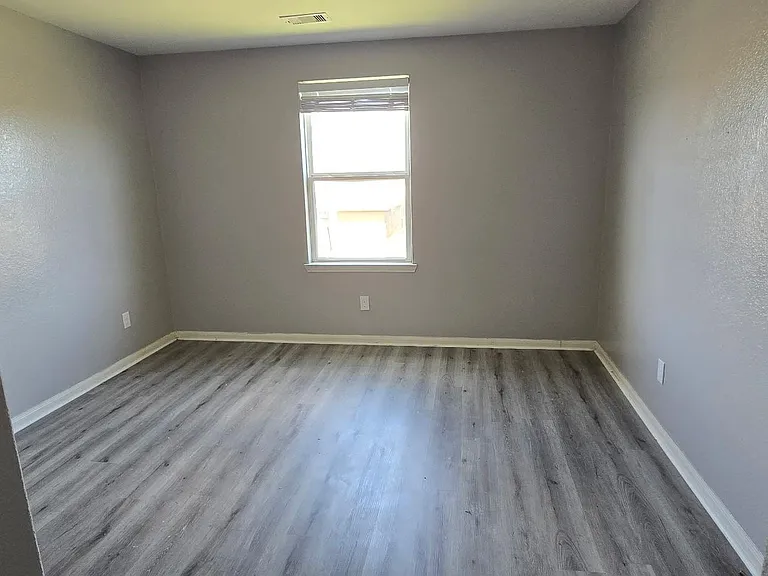 2318 Oyster Bay Ave — Photo 9