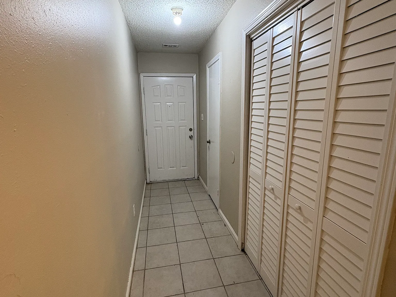 2 bed, 930 sqft, $1,100 — Photo 3
