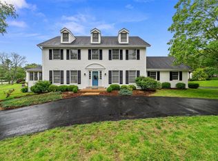 2301 Manor Ridge Dr, Chesterfield, MO 63017