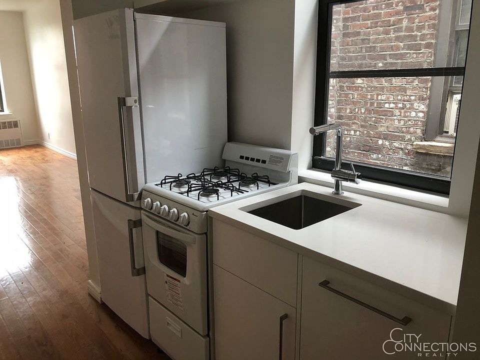 2nd image of 255 6th Ave APT 6D