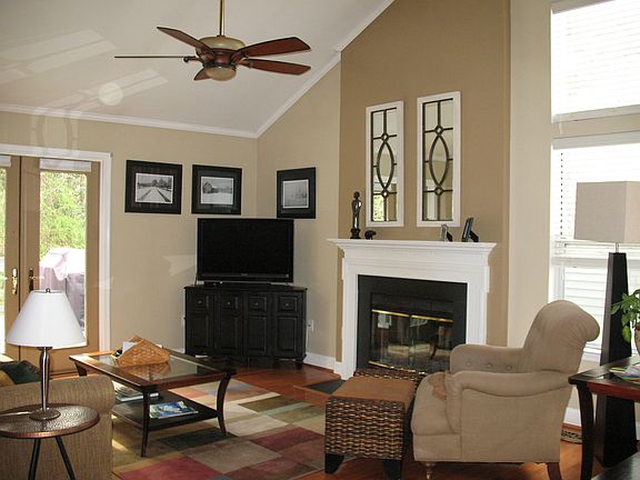 Living Room - Vaulted Ceiling