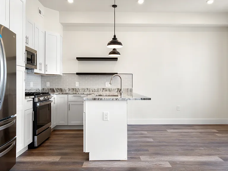 2025 Amber St #B — Photo 7