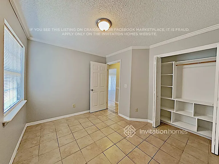 2463 Twin Springs Dr N — Photo 10