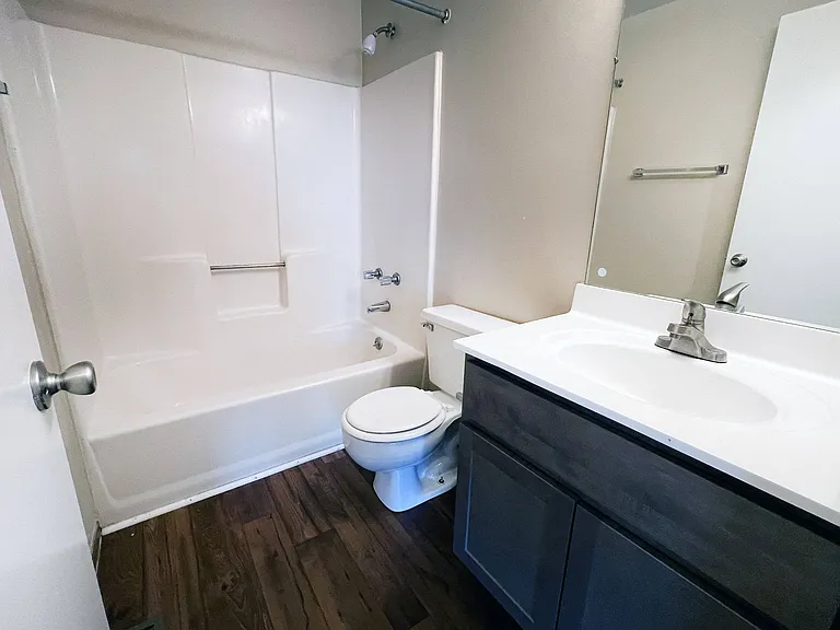 Woodhills Apartments — Photo 64