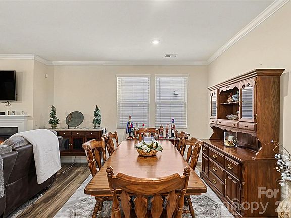 3rd image of 1405 Calder Dr