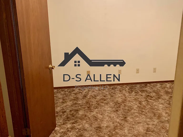 512 W Idaho Ave — Photo 8
