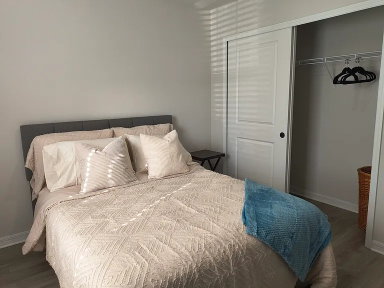 8 Unique Ct #B — Photo 50