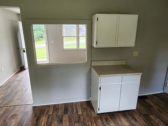 2nd image of 640 Joyce Ave