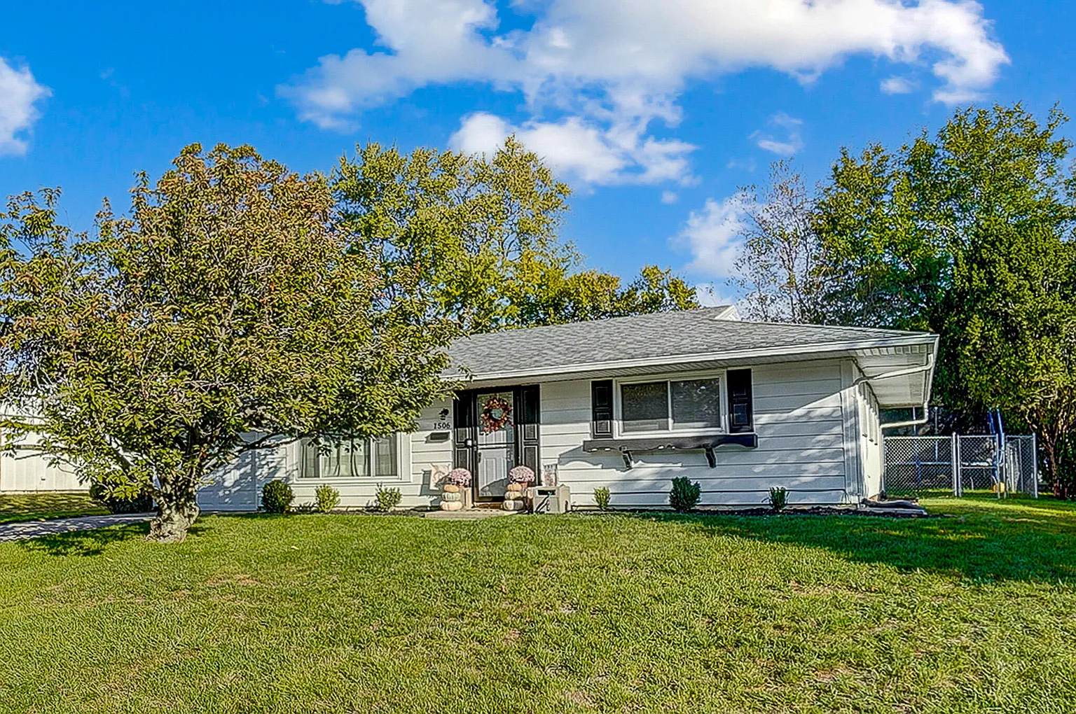 1506 Hyannis Dr photo 1