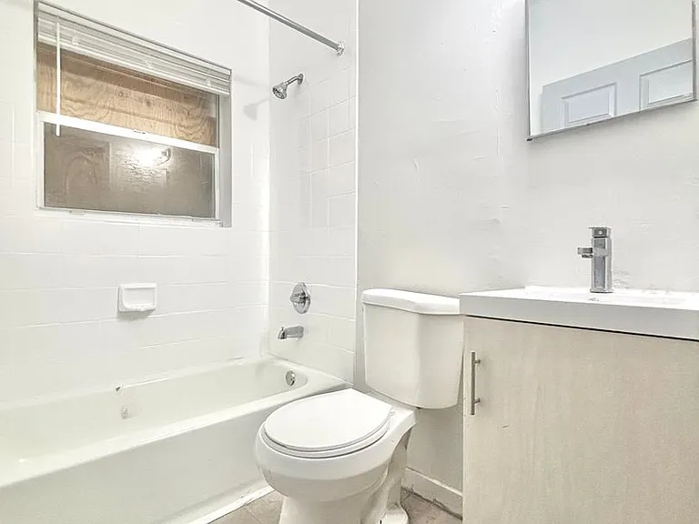 1218 NW 8th Pl — Photo 5